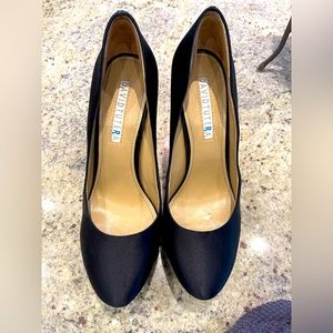 DAVID TUTERA BLACK PUMPS 5.5" HEELS
